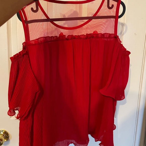 Beautiful off shoulder blouse - Picture 3 of 3